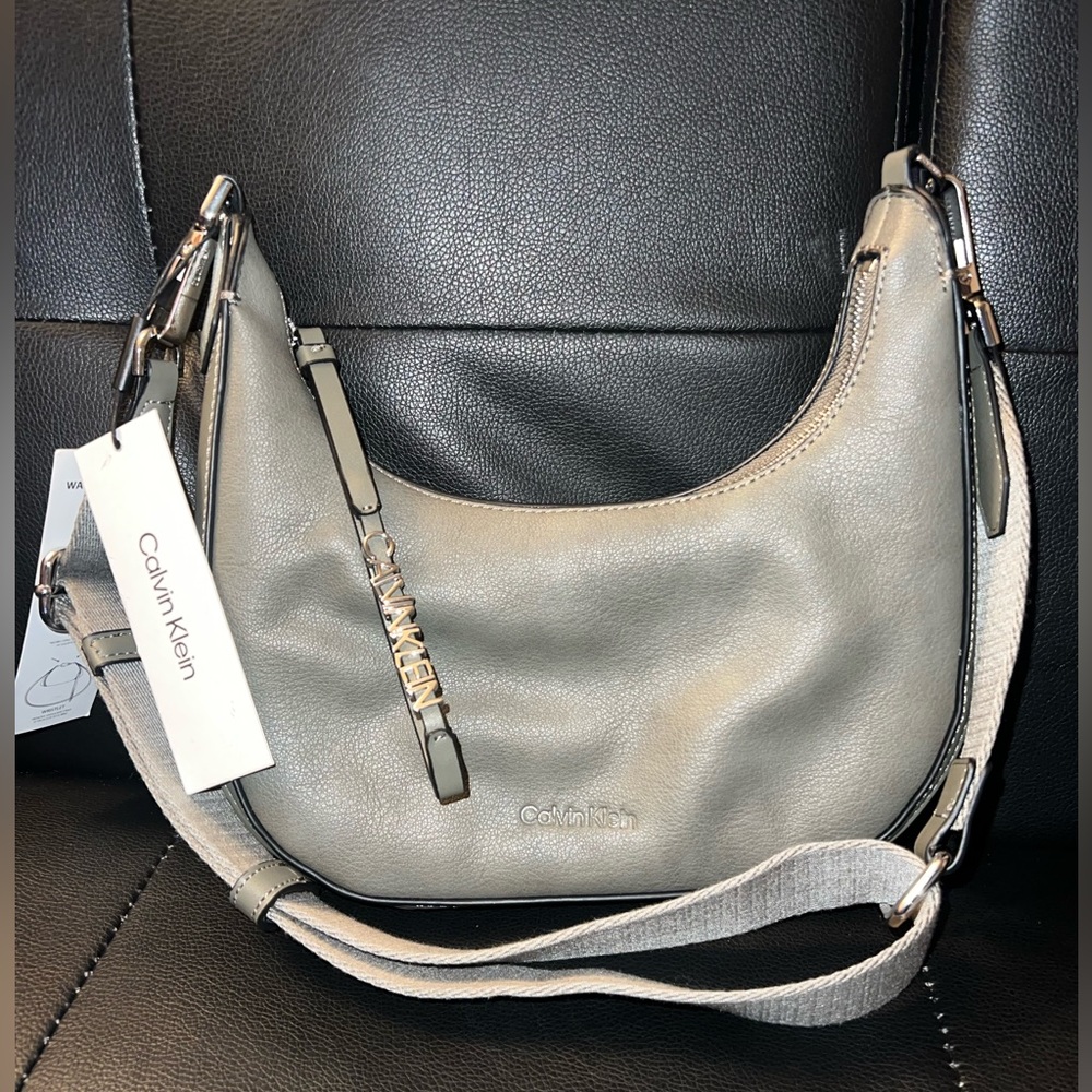 Calvin Klein Clay Large Top Zipper Convertible Crossbody Bag nwt